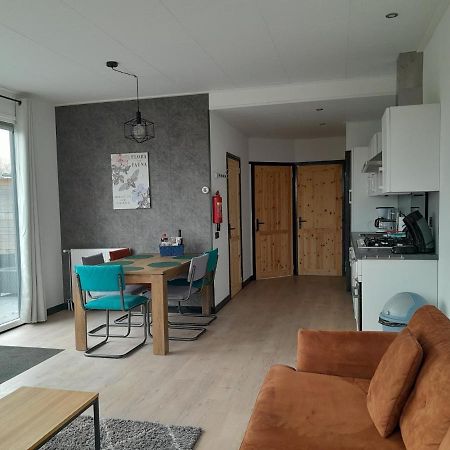 Luxe 5 Persoons Bungalow Op Rustig Vakantiepark Nabij Leeuwarden Dronrijp Εξωτερικό φωτογραφία