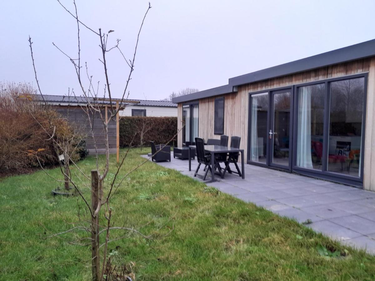 Luxe 5 Persoons Bungalow Op Rustig Vakantiepark Nabij Leeuwarden Dronrijp Εξωτερικό φωτογραφία