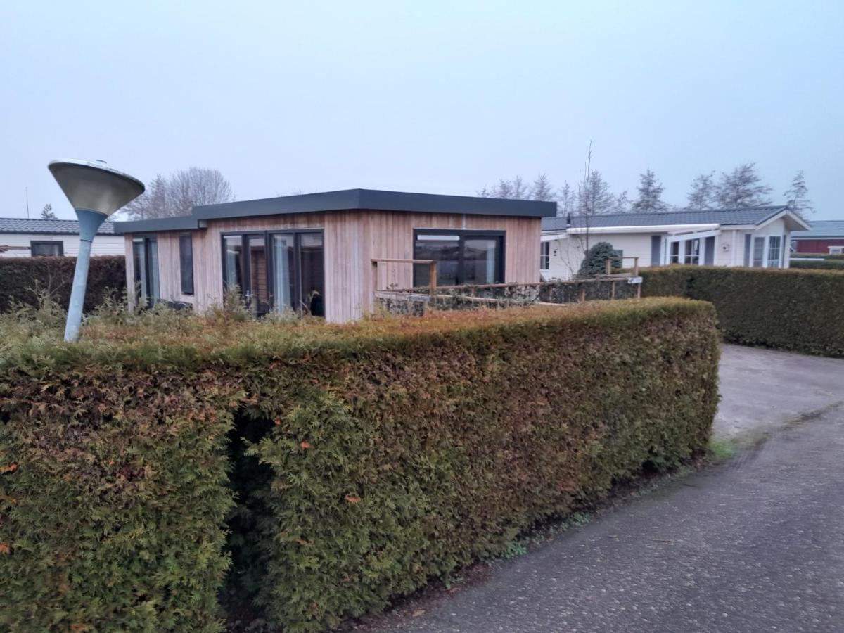 Luxe 5 Persoons Bungalow Op Rustig Vakantiepark Nabij Leeuwarden Dronrijp Εξωτερικό φωτογραφία