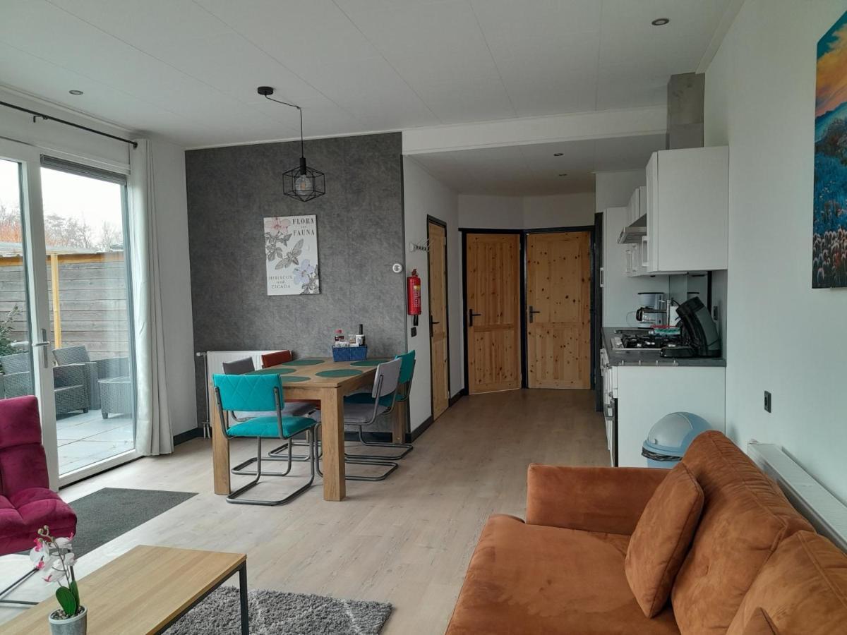 Luxe 5 Persoons Bungalow Op Rustig Vakantiepark Nabij Leeuwarden Dronrijp Εξωτερικό φωτογραφία
