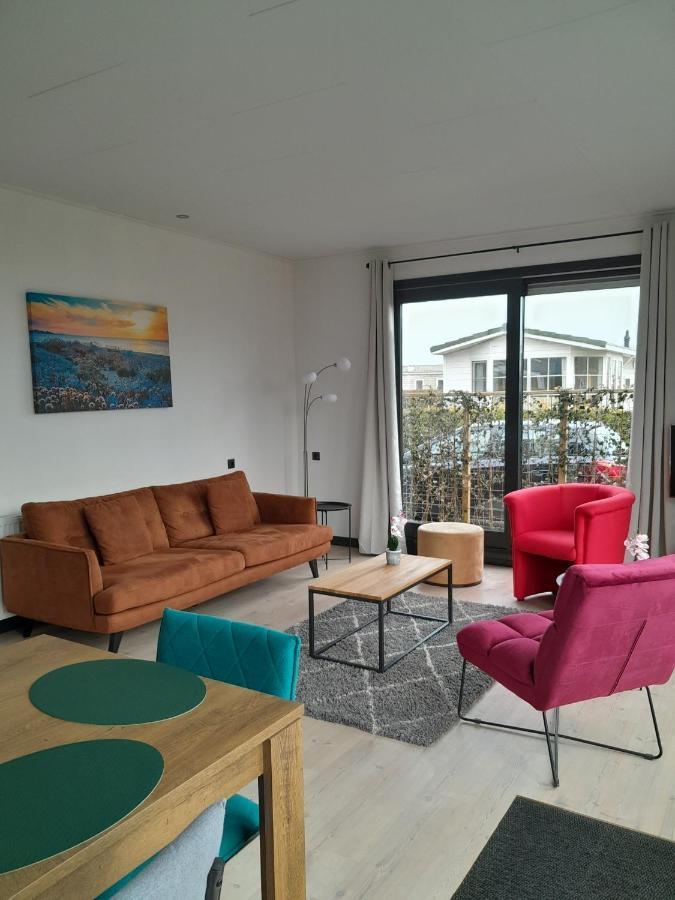 Luxe 5 Persoons Bungalow Op Rustig Vakantiepark Nabij Leeuwarden Dronrijp Εξωτερικό φωτογραφία