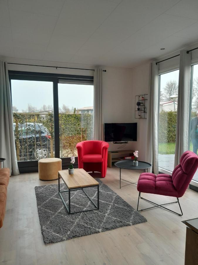Luxe 5 Persoons Bungalow Op Rustig Vakantiepark Nabij Leeuwarden Dronrijp Εξωτερικό φωτογραφία